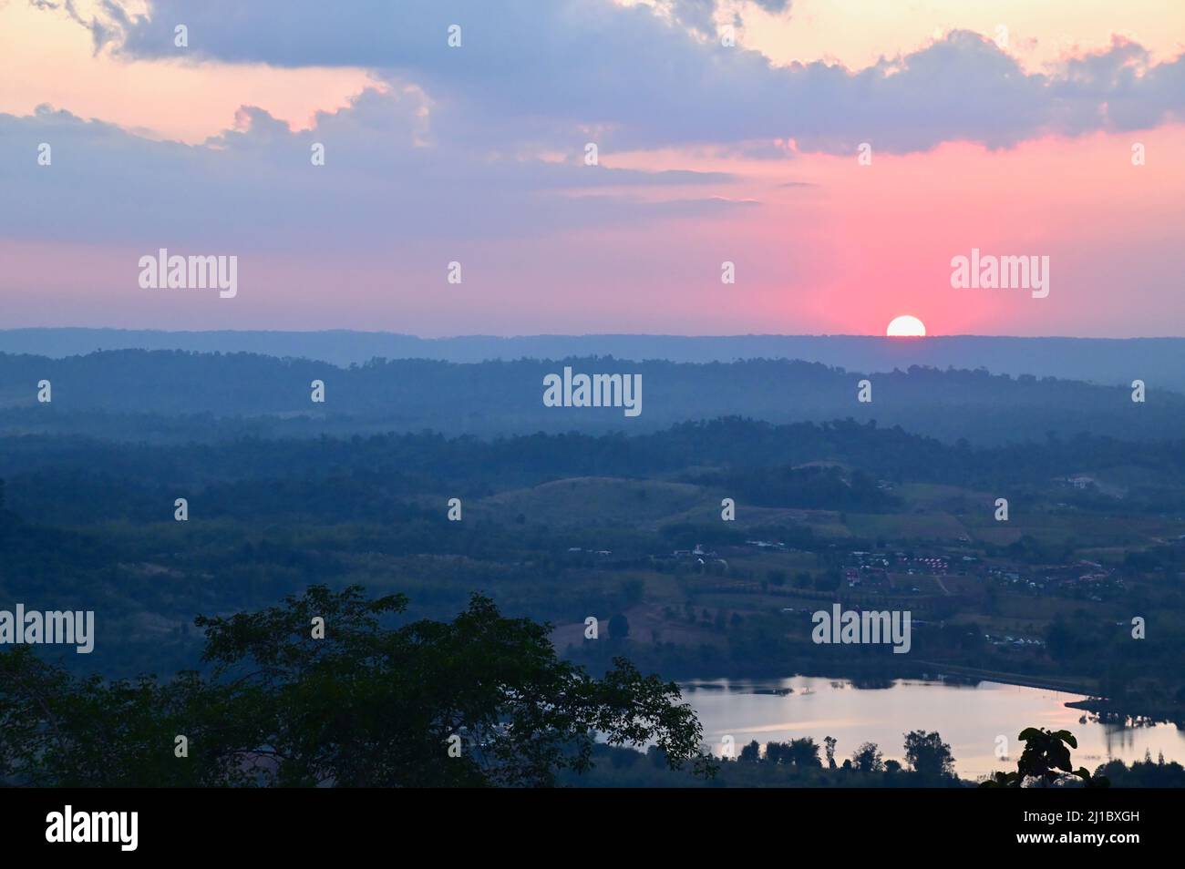 Paysage de coucher de soleil sur Khao Kho Banque D'Images