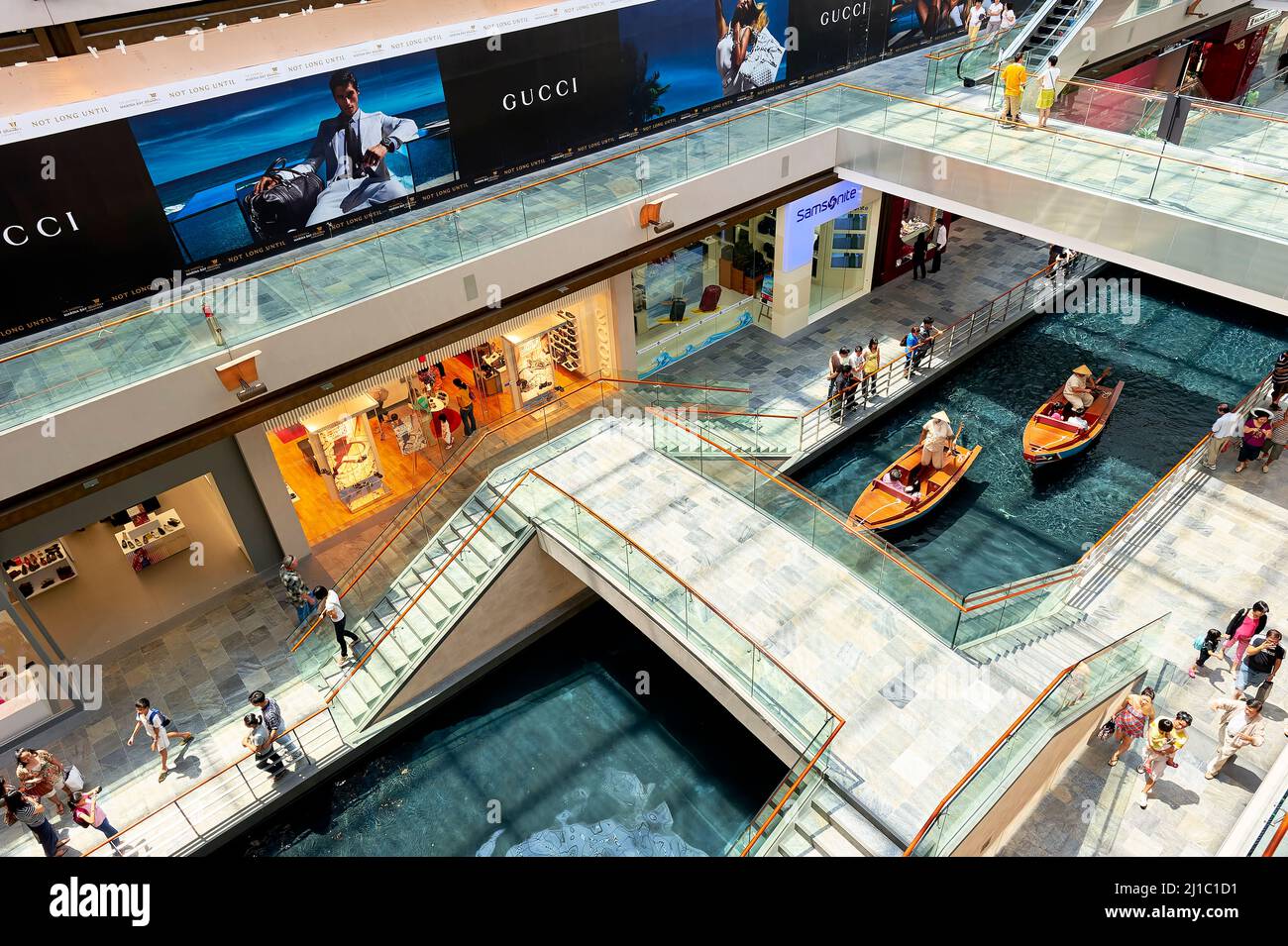 Singapour. The shoppes au centre commercial Marina Bay Sands Banque D'Images