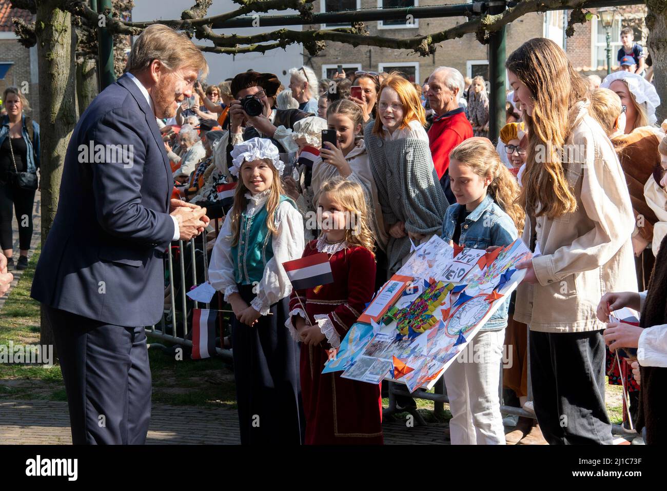 Brielle, Niederlande. 24th mars 2022. Le roi Willem-Alexander des pays-Bas se rend à la Sint-Catharjnekerk à Brielle le 24 mars 2022 pour assister à l'ouverture officielle de l'année commémorative 1572 - la naissance des pays-Bas, le 1 avril 1572, Le watergeuzen a libéré Den Briel comme la première ville des pays-Bas du crédit espagnol: Albert Nieboer/Netherlands OUT/point de vue OUT/dpa/Alay Live News Banque D'Images