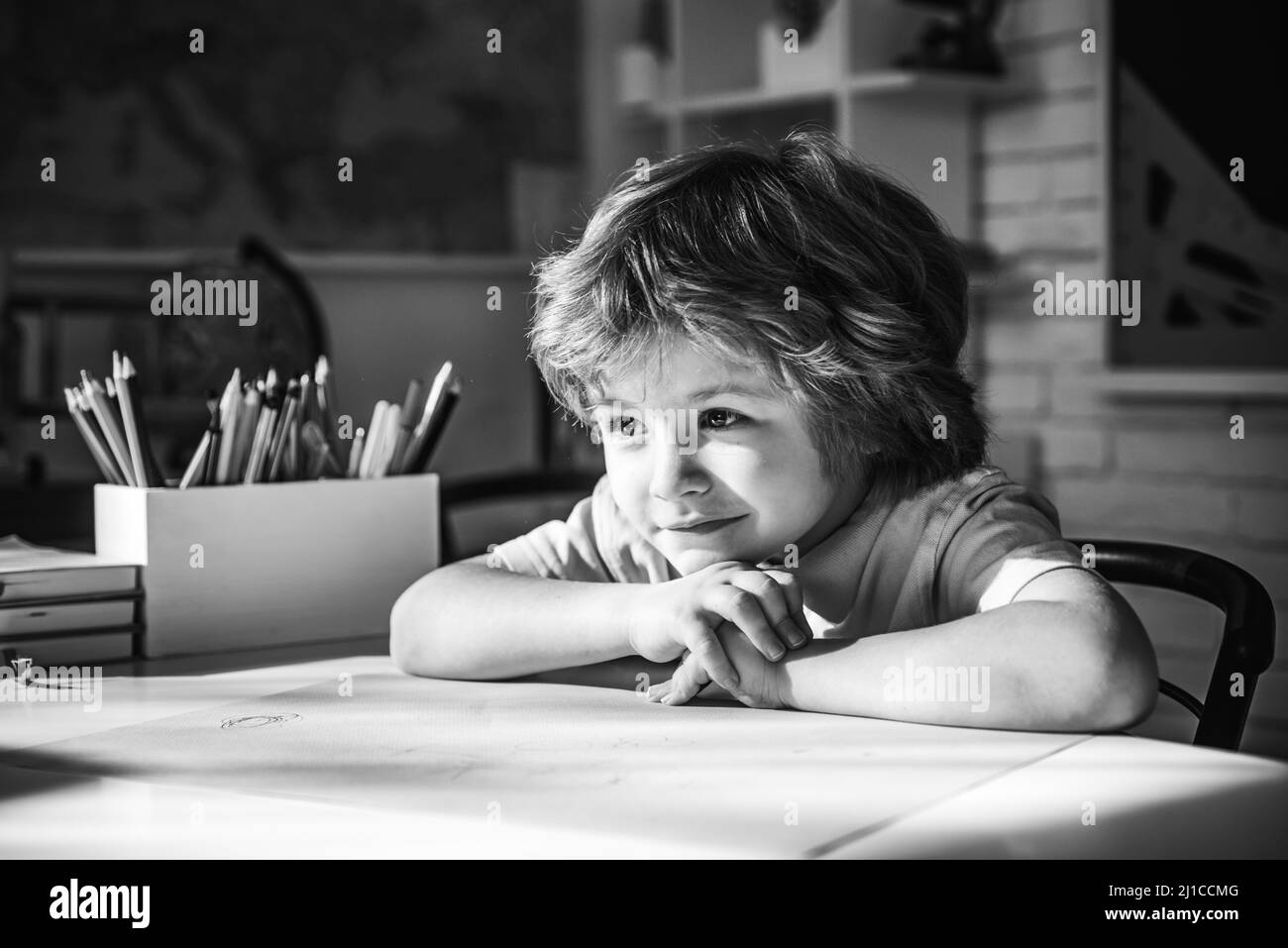 Enfants d'école. Enfant talentueux. L'enfant se prépare à l'école. Banque D'Images