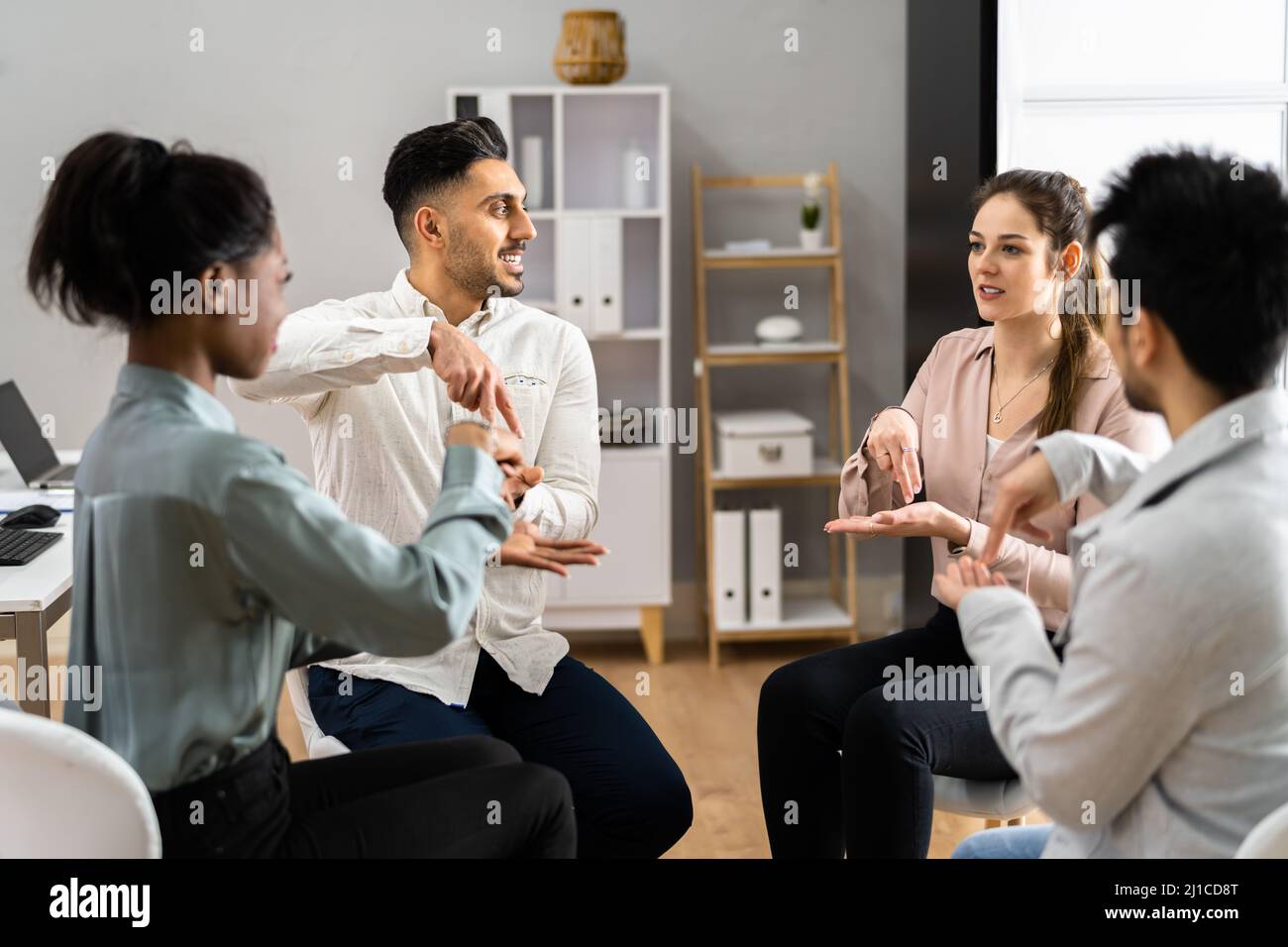 Apprentissage de la langue des signes pour les personnes handicapées Sourdes Banque D'Images