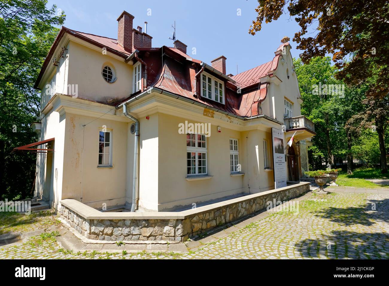 Zakopane, Pologne - 13 juin 2015: La villa construite dans le style d'un manoir pour la famille Kozianski, par le projet de Waclaw Ryttel en 1924, maintenant Banque D'Images