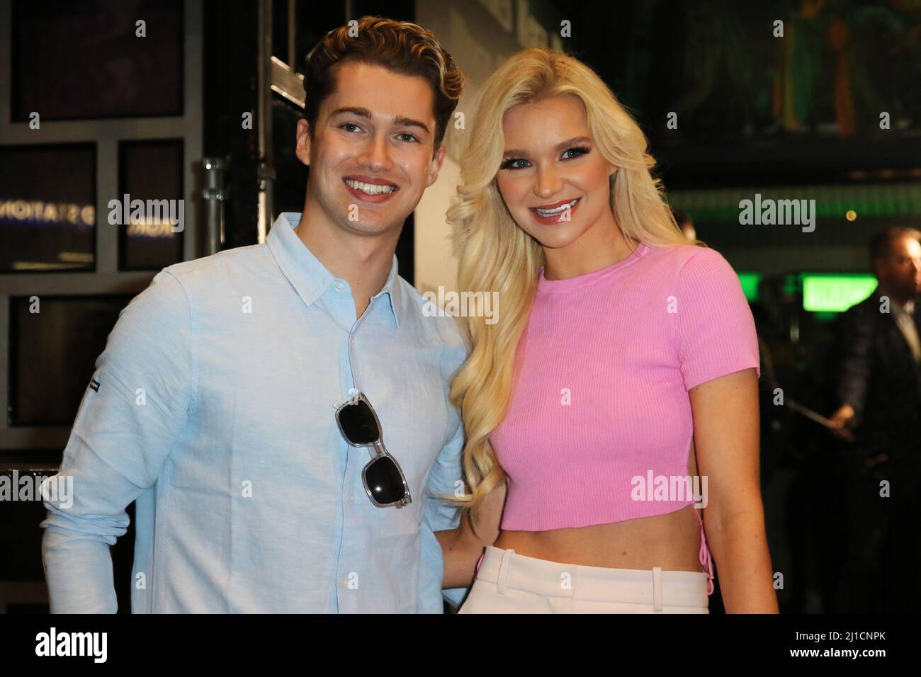 AJ Pritchard et Abbie Quinnen, Wicked - Media Night, Apollo Victoria Theatre, Londres, Royaume-Uni, 24 mars 2022, Photo de Richard Goldschmidt Banque D'Images