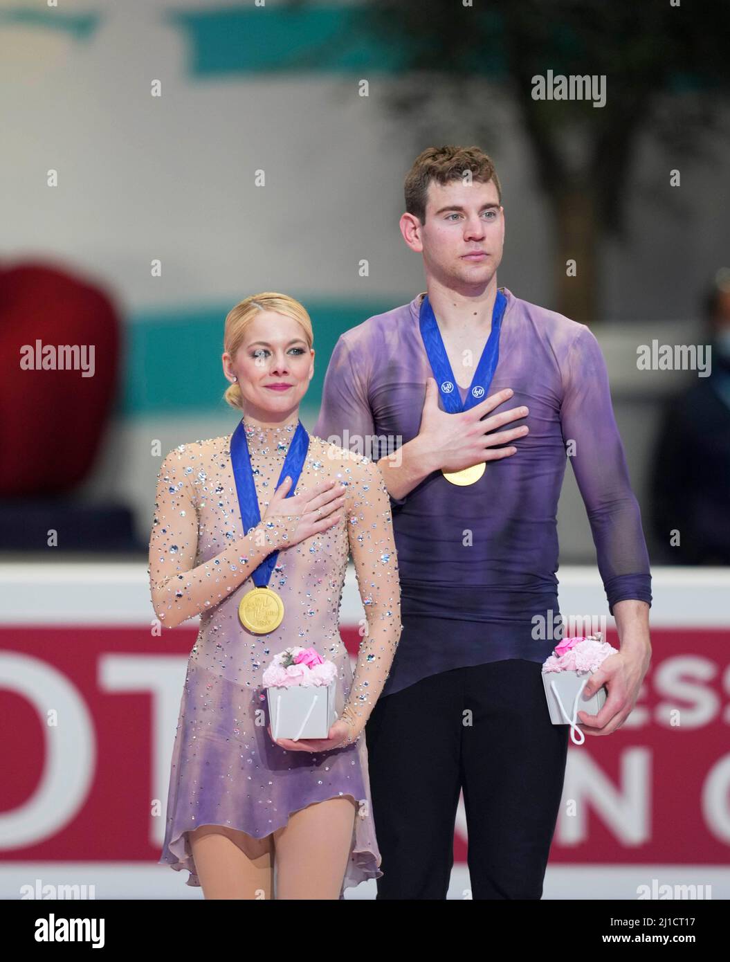 Alexa Knierim et Brandon Frazier, champions du wolrd, des Etats-Unis d'Amérique, lors du patinage gratuit par paires, au Sud de France Arena, Montpellier, France, le 24 mars 2022. Banque D'Images