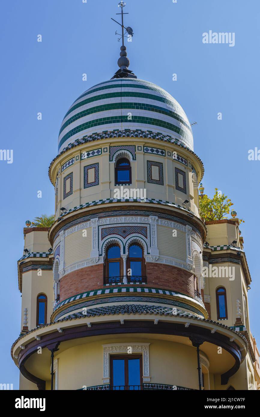 Bâtiment moderniste dans la ville de Séville, en Andalousie, Espagne Banque D'Images