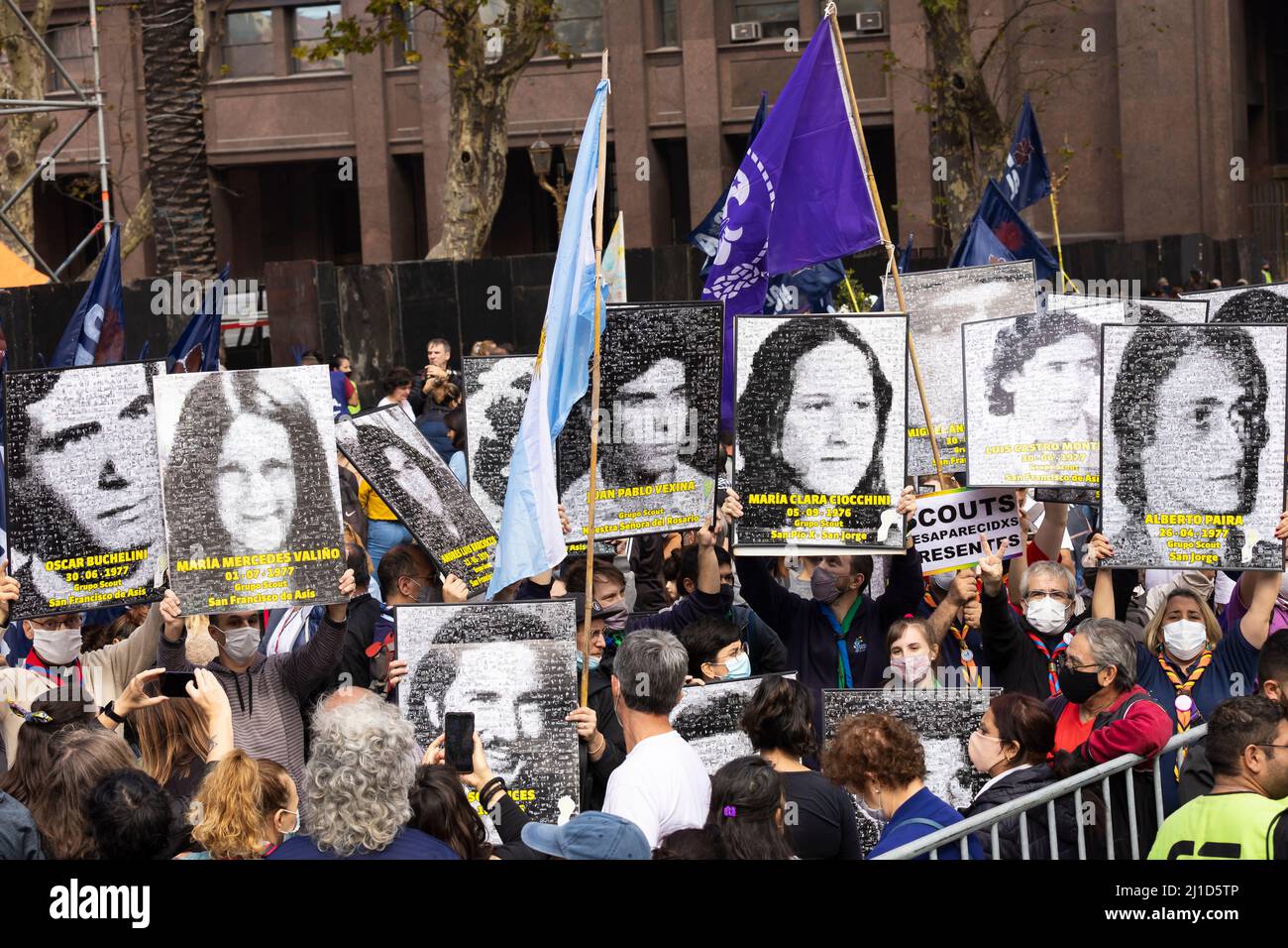 Argentine, Buenos Aires, 24th mars 2022, manifestation organisée sur la Plaza de Mayo pour la Journée de la mémoire pour la vérité et la justice. Cette journée commémore les victimes de la dernière dictature militaire, qui a usurpé le gouvernement de l'État national argentin entre le 24 mars 1976 et le 10th décembre 1983. Esteban Osorio/Alay Live News Banque D'Images