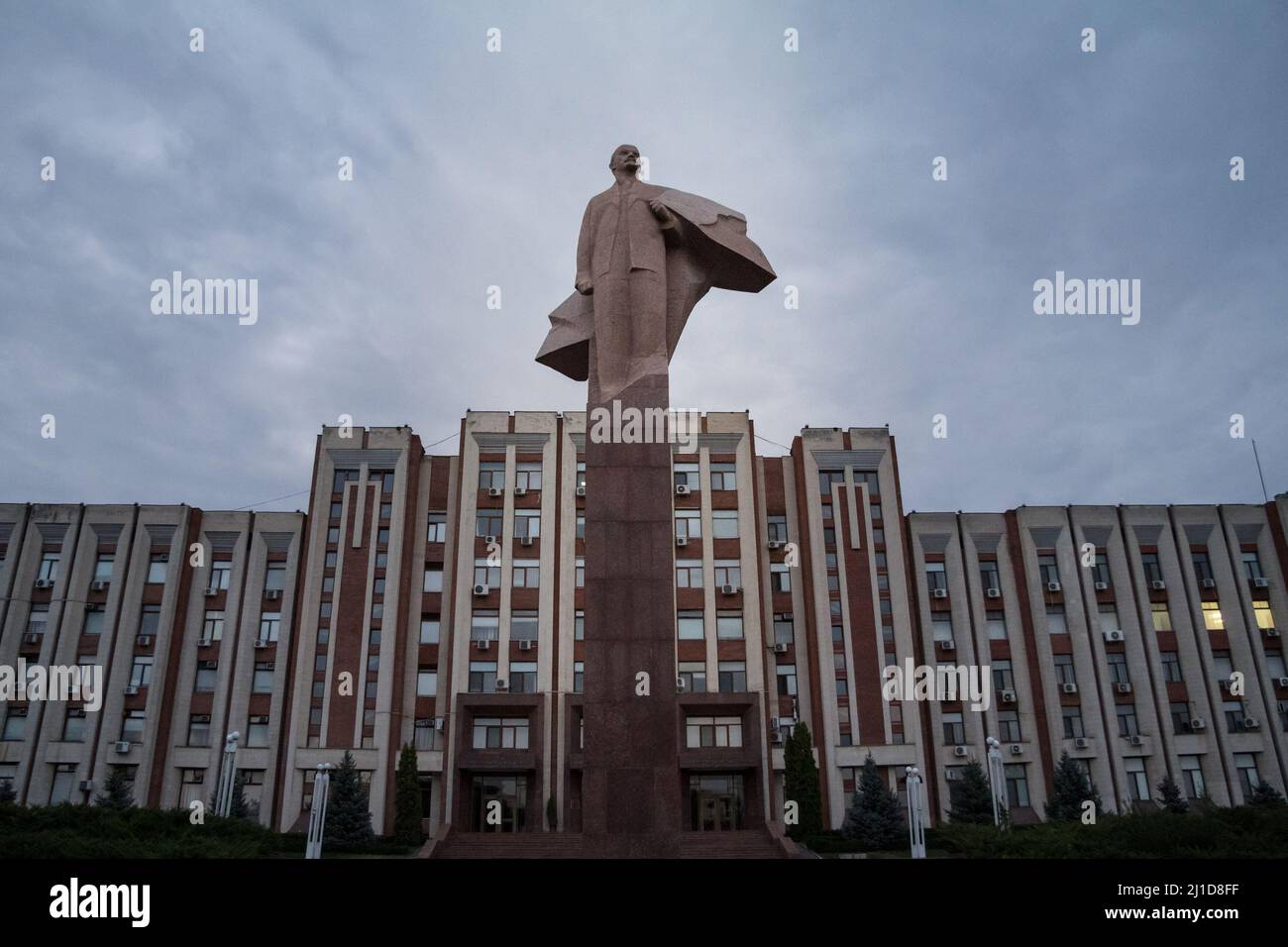 Photo de la statue de Lénine devant le Parlement de Transnistrie à Tiraspol. Transnistria (également appelé Trans-Dniestr ou Transdniestria) est un sm Banque D'Images