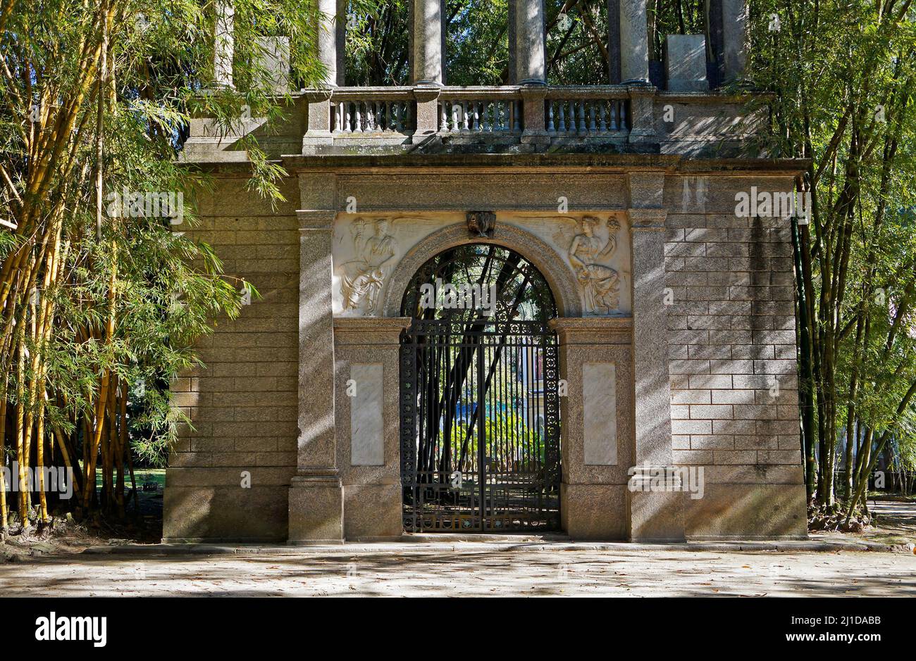 Vieux portique sur le jardin, Rio de Janeiro, Brésil Banque D'Images