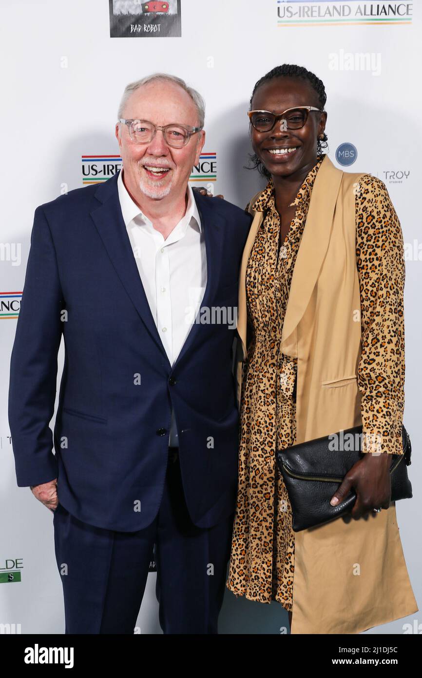 Los Angeles, États-Unis. 24th mars 2022. Terry George et Rina Kara arrivent aux Oscars Wilde 16th qui se sont déroulés à l'Ebell de Los Angeles, en Californie, le jeudi 24 mars 2022. (Photo de Conor Duffy/Sipa USA) crédit: SIPA USA/Alay Live News Banque D'Images