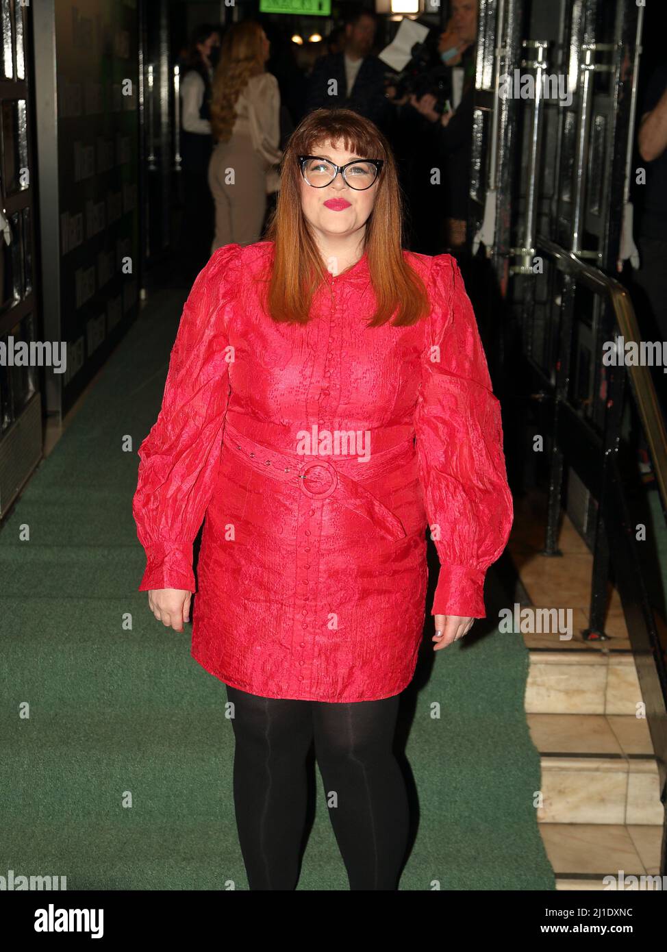 Londres, Royaume-Uni, 24th mars 2022Singer Jenny Ryan assiste à la Wicked Media Night au Apollo Victoria Theatre Banque D'Images Londres, Royaume-Uni, 24th mars 2022Singer Jenny Ryan assiste à la Wicked Media Night au Apollo Victoria Theatre Banque D'Images