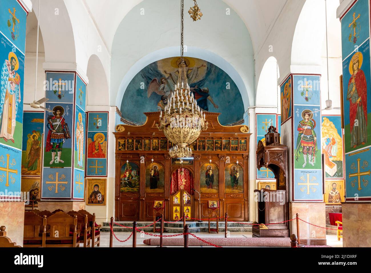 L'intérieur de l'église St George, Madaba, gouvernorat de Madaba, Jordanie. Banque D'Images