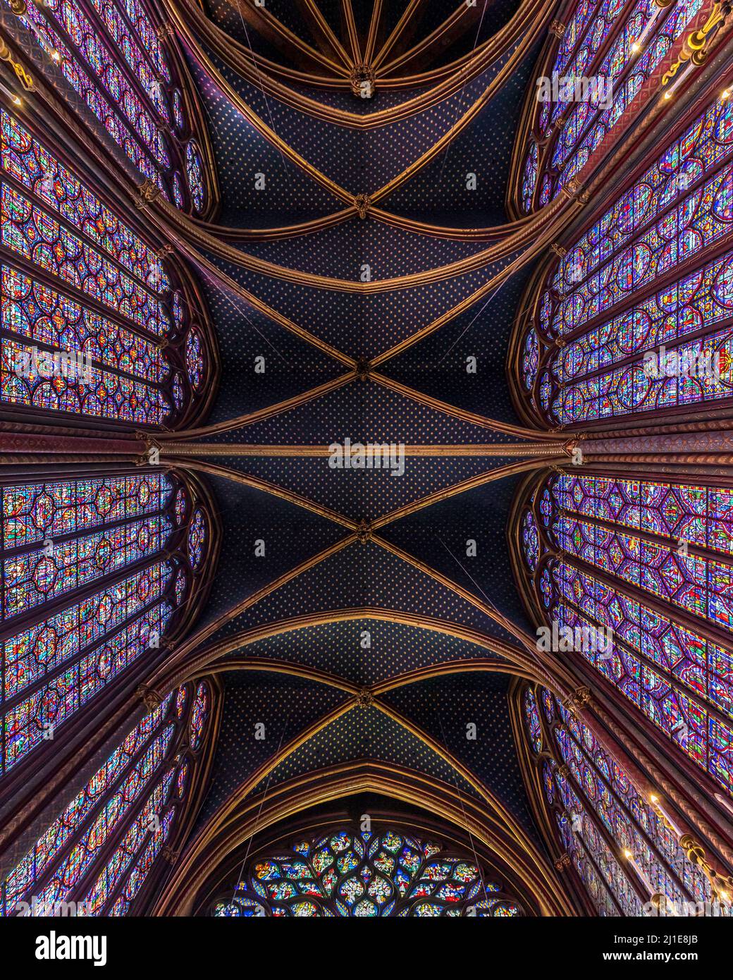 Paris, France - 19 septembre 2021 : plafond de la Sainte-Chapelle, église gothique à Paris Banque D'Images