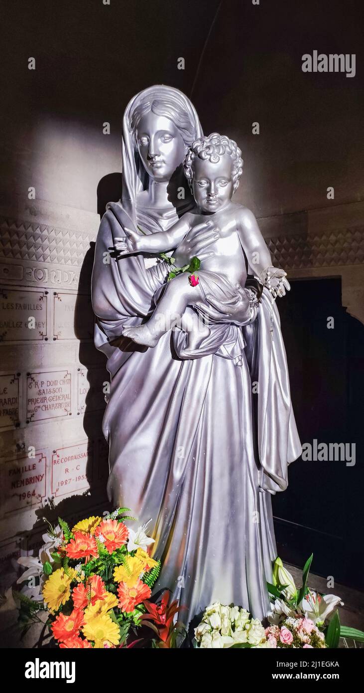 Statue religieuse à l'intérieur de la basilique notre dame de la garde à Marseille Banque D'Images