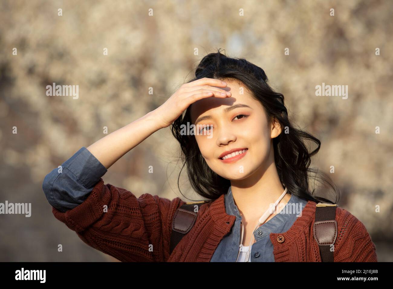 Gros plan de la photo de la banque de tourisme des jeunes femmes Banque D'Images