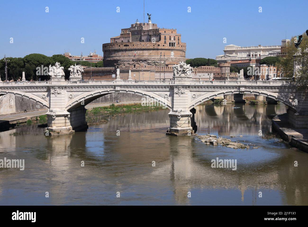 Pont de Saint Angel et château de Saint Angel à Rome, Italie. Point de repère de Rome. Le Tibre. Banque D'Images
