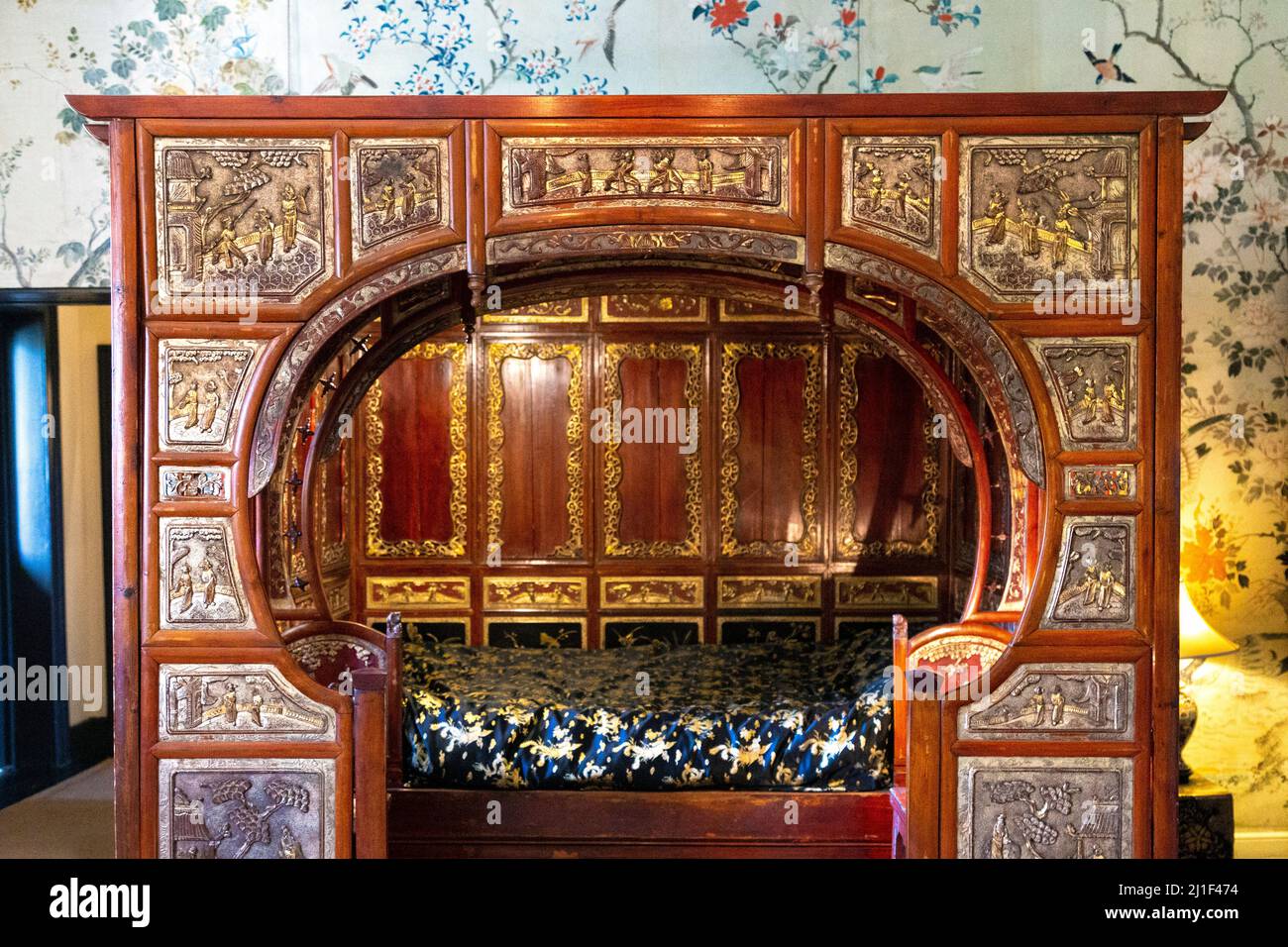 Lit de mariage chinois antique orné à Knebworth House, Hertfordshire, Royaume-Uni Banque D'Images