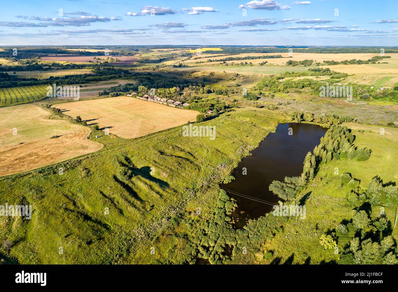 Paysage aérien de Tchernozemye russe. Village de Turayevka, région de Kursk Banque D'Images