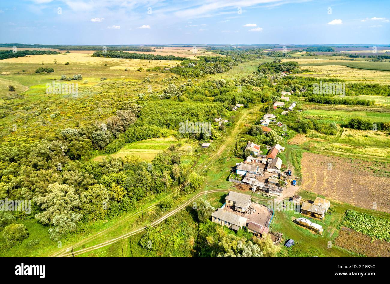 Paysage aérien de Tchernozemye russe. Village de Lukyanchikovo, région de Kursk Banque D'Images