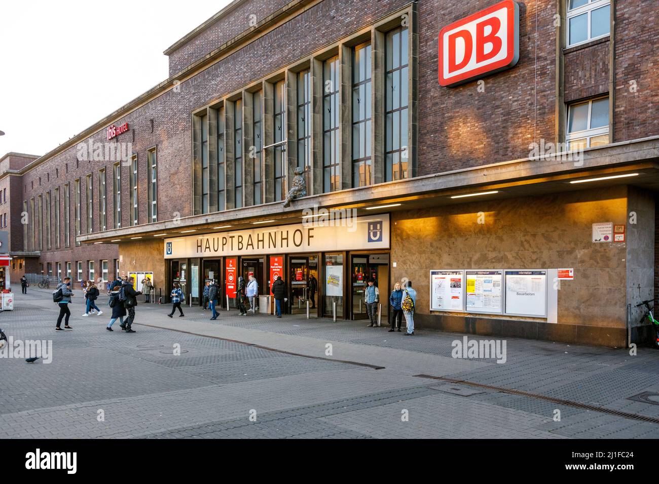 Gare centrale de dusseldorf Banque de photographies et d’images à haute ...