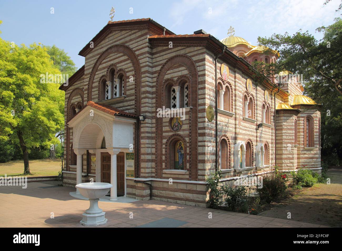 Eglise orthodoxe Saint-Georgios construite en 1950s à Grüneburgpark, Francfort, Hesse, Allemagne Banque D'Images