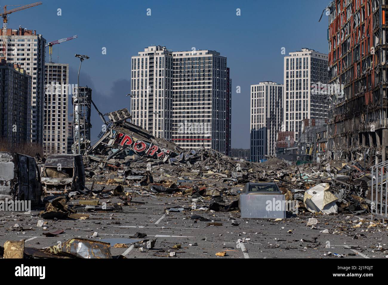 Le district de Retroville, à Kiev, en Ukraine, après une nuit sous les bombardements qui ont fait 8 morts, le 24 mars 2022. Photo de Thomas Morel-fort/ABACAPRESS.COM Banque D'Images