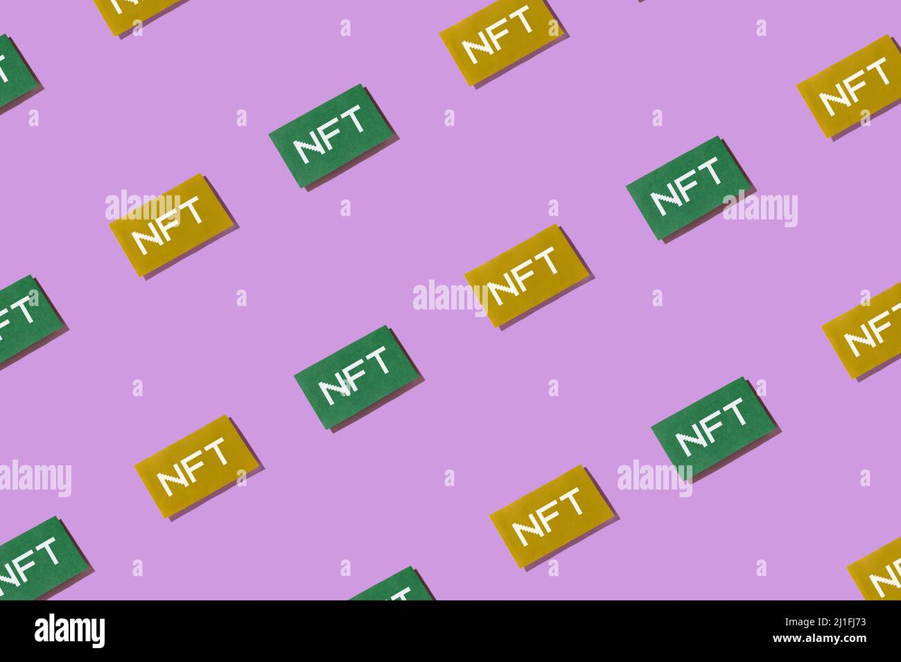 Innovations modernes de la chaîne de blocs NFT crypto-art. Motif sur fond violet. Banque D'Images