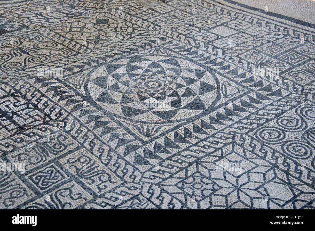 Ercolano, Italie. 25th mars 2022. Sol en mosaïque restauré, lors de l'ouverture aux touristes de la 'Casa Della Gemma', un joyau du parc célèbre pour ses mosaïques de sol précieuses. Ercolano, Italie, 25 mars 2022. (Photo par Vincenzo Izzo/Sipa USA) crédit: SIPA USA/Alay Live News Banque D'Images