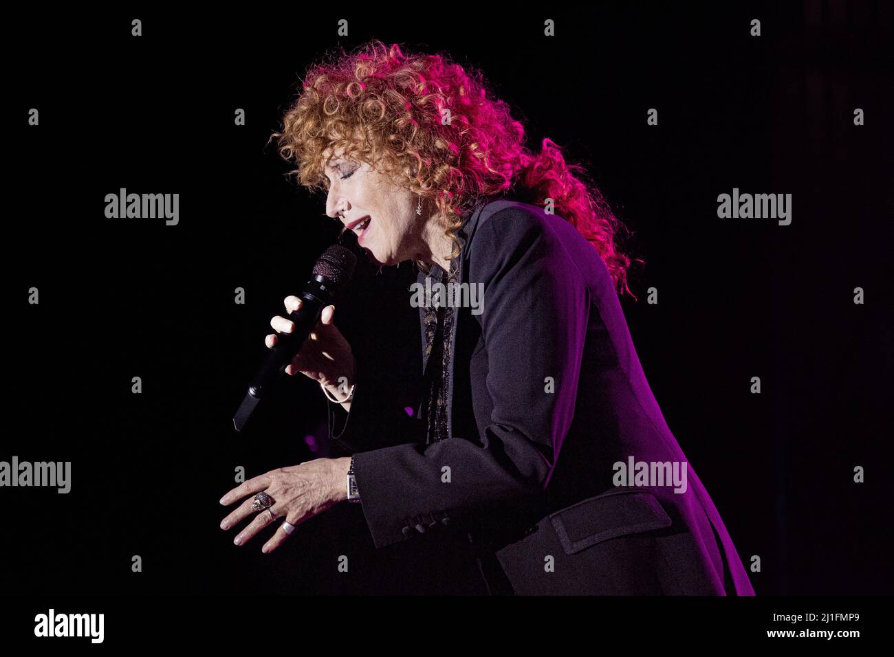 Bergame, Italie. 24th mars 2022. Fiorella Mannoia concert live au Creberg Teatro à Bergame, Italie, le 24 mars 2022. (Photo par Andrea Ripamonti/Pacific Press/Sipa USA) crédit: SIPA USA/Alay Live News Banque D'Images