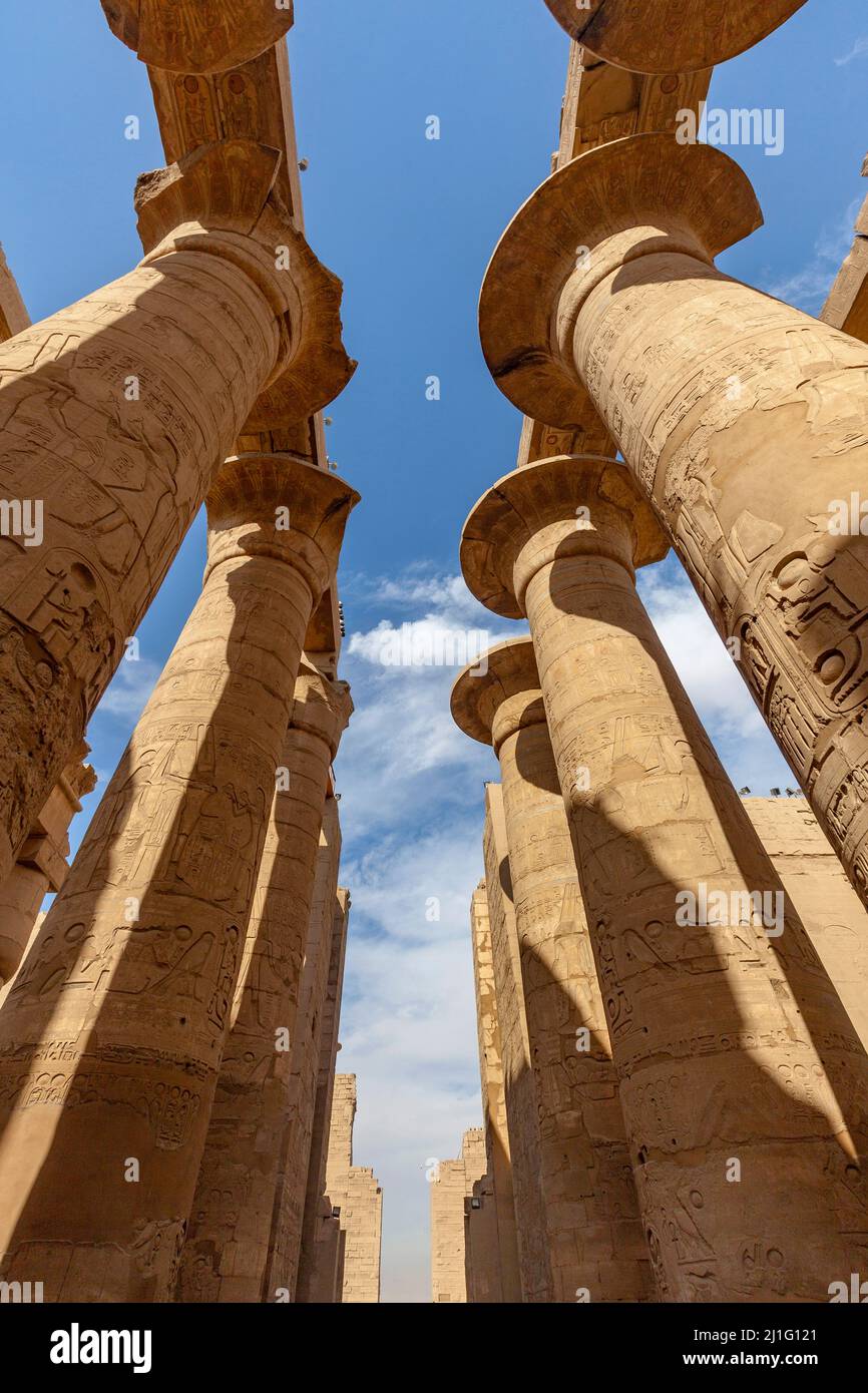 La grande salle Hypostyle à Karnak, Louxor Banque D'Images