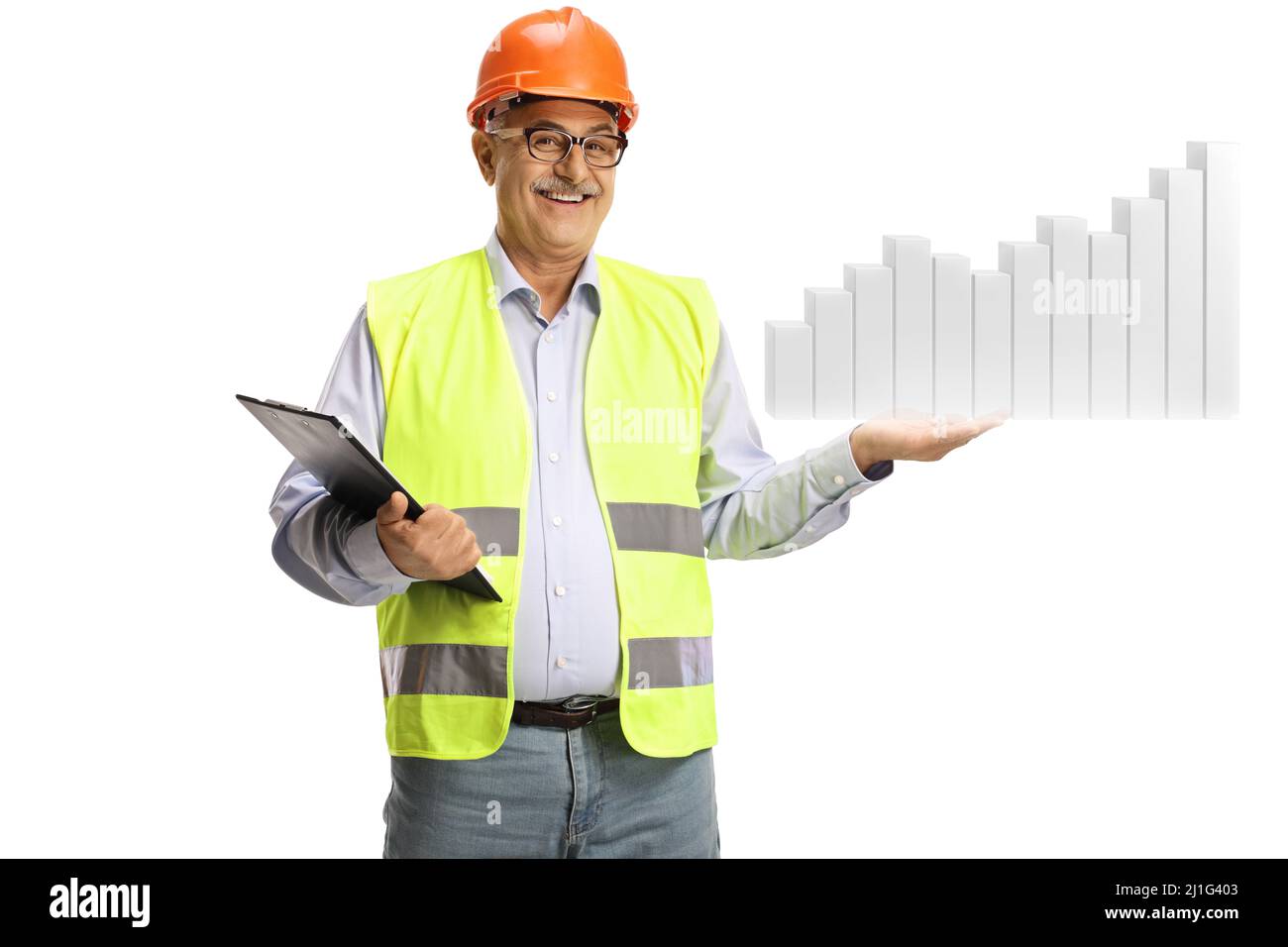 Ingénieur homme mature avec gilet de sécurité tenant un diagramme à barres isolé sur fond blanc Banque D'Images