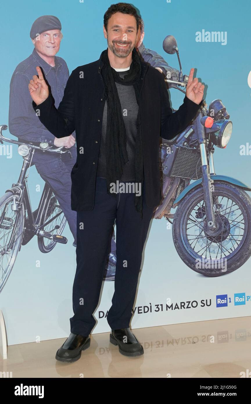 Raoul Bova participe à la photo de la fiction Rai Don Matteo 13 au centre Rai via Asiago. (Photo de Mario Cartelli / SOPA Images/Sipa USA) Banque D'Images