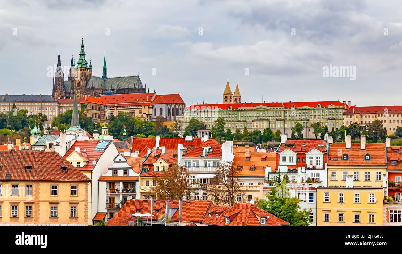 Vue panoramique sur le quartier du château de Prague, en Tchéquie Banque D'Images