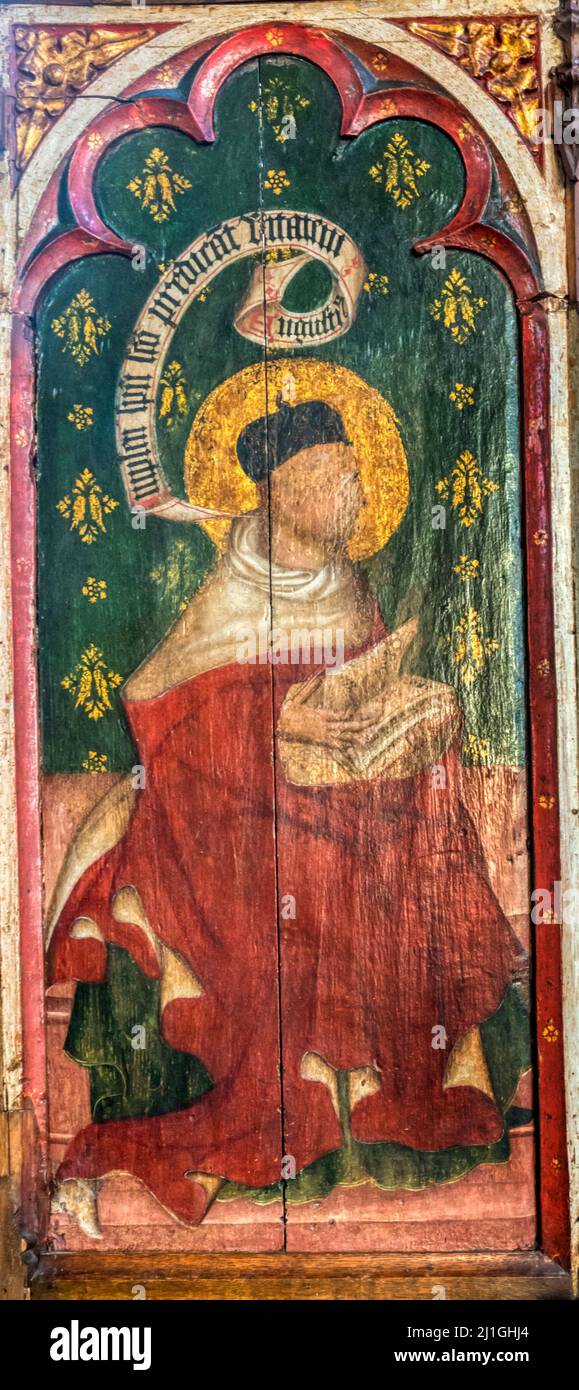Peinture de Saint Augustin d'Hippo sur la chaire du 15th siècle de l'église St James au château d'Acre, Norfolk. Banque D'Images
