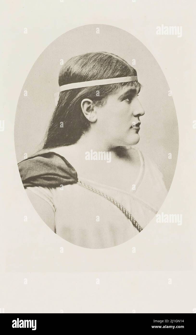 Portrait vintage de Marie-Gabrielle Krauss. Marie-Gabrielle Krauss (1842 – 1906) était une importante soprano française d'origine autrichienne datant de 19th ans. Banque D'Images Portrait vintage de Marie-Gabrielle Krauss. Marie-Gabrielle Krauss (1842 – 1906) était une importante soprano française d'origine autrichienne datant de 19th ans. Banque D'Images