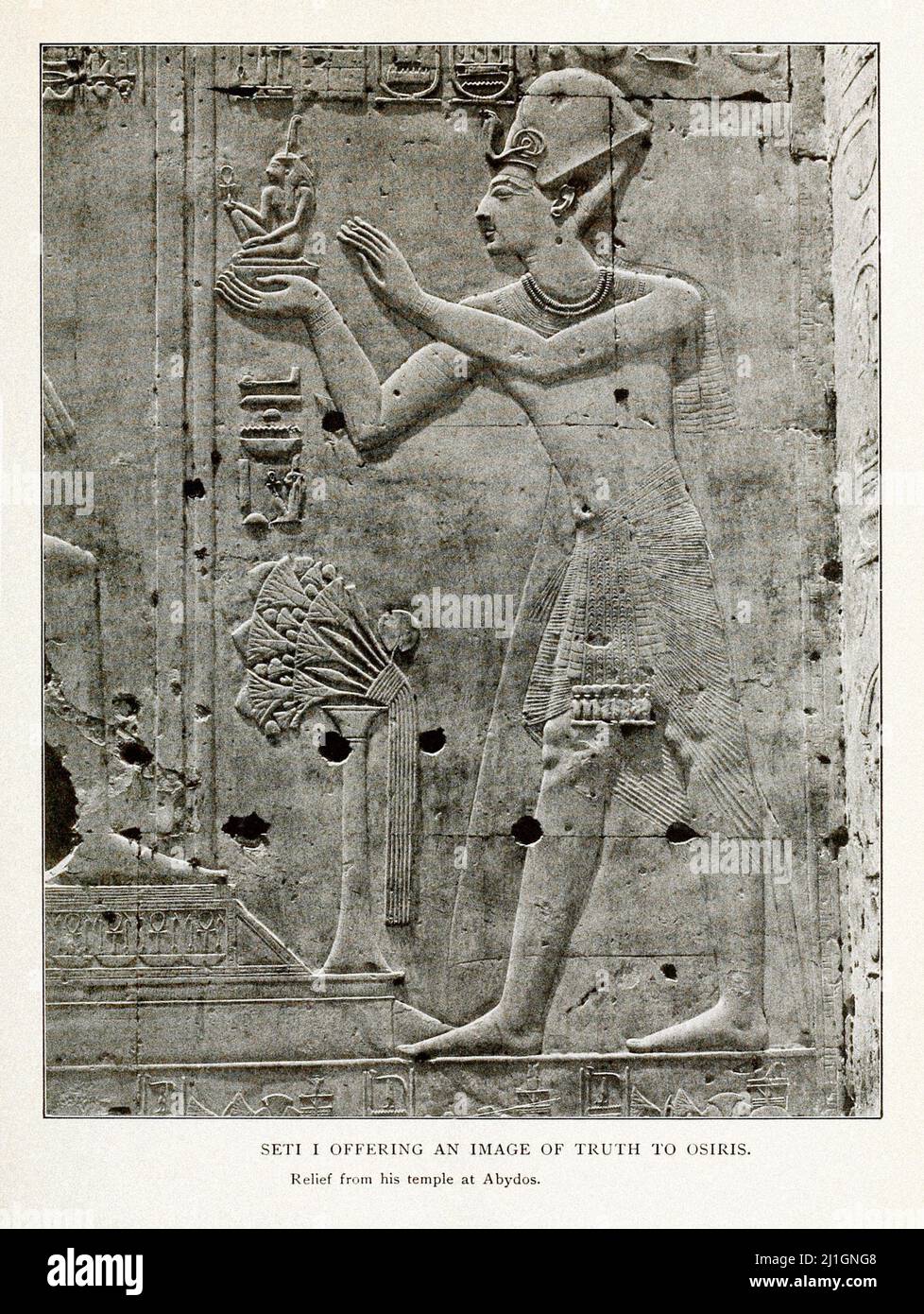 Égypte ancienne. Le Nouveau Royaume (1549–1069 av. J.-C.). Illustration du livre de 1912 Seti I offrant une image de vérité à Osiris. Relief de son temple à Un Banque D'Images