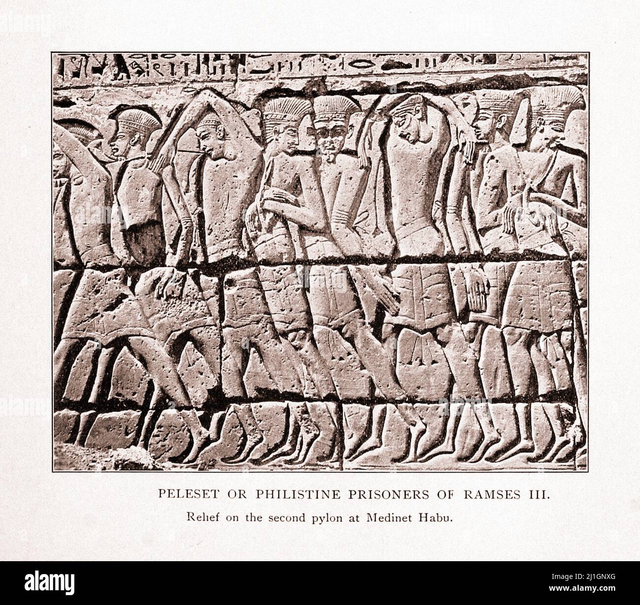 Égypte ancienne. Le Nouveau Royaume (1549–1069 av. J.-C.). Illustration de 1912 Peleset des prisonniers Philistins de Ramses III Soulagement sur le second pylône à Medin Banque D'Images