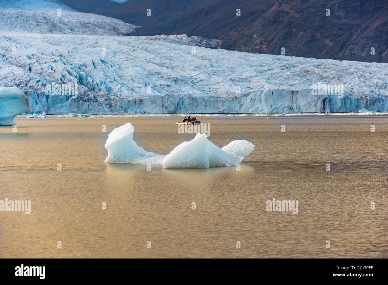 Glacier et icebergs dans le lagon glaciaire de Fjallsarlon, Islande Banque D'Images