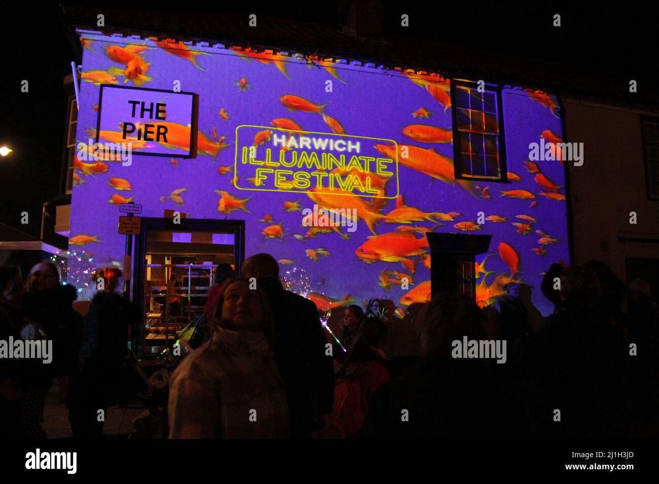 Harwich, Royaume-Uni. 25th mars 2022. Les bâtiments affichent des spectacles de lumière dans le cadre du festival Harwich illuminent célébrant l'histoire de Harwich. Crédit : Eastern Views/Alamy Live News Banque D'Images