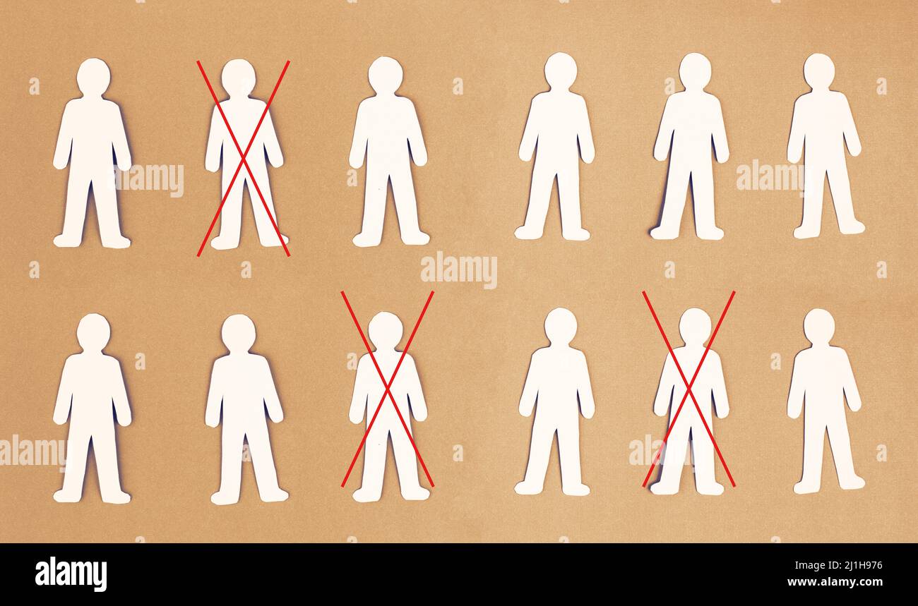 Groupe de personnes, certains sont discriminés, annuler la culture, la liberté de parole, les règlements Covid-19, les non vaccinés sont exclus Banque D'Images