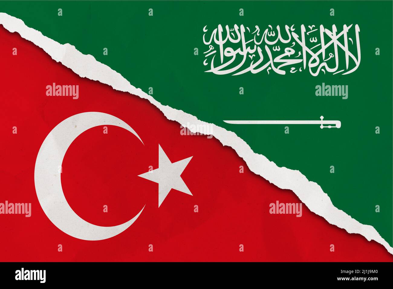 Le drapeau de l'Arabie saoudite et de la Turquie a déchiré le papier de fond grunge. Résumé l'économie de l'Arabie saoudite et de la Turquie, les conflits politiques, la texture du concept de guerre en arrière Banque D'Images