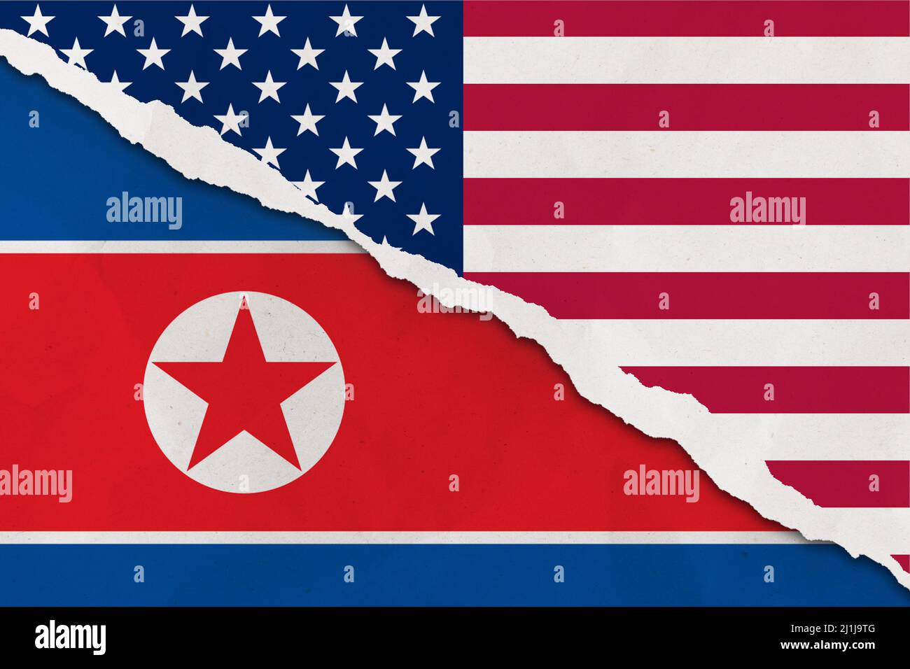 Le drapeau des États-Unis et de la Corée du Nord a déchiré le papier gringe fond. Résumé économie des États-Unis et de la Corée du Nord, conflits politiques, concept de guerre Banque D'Images