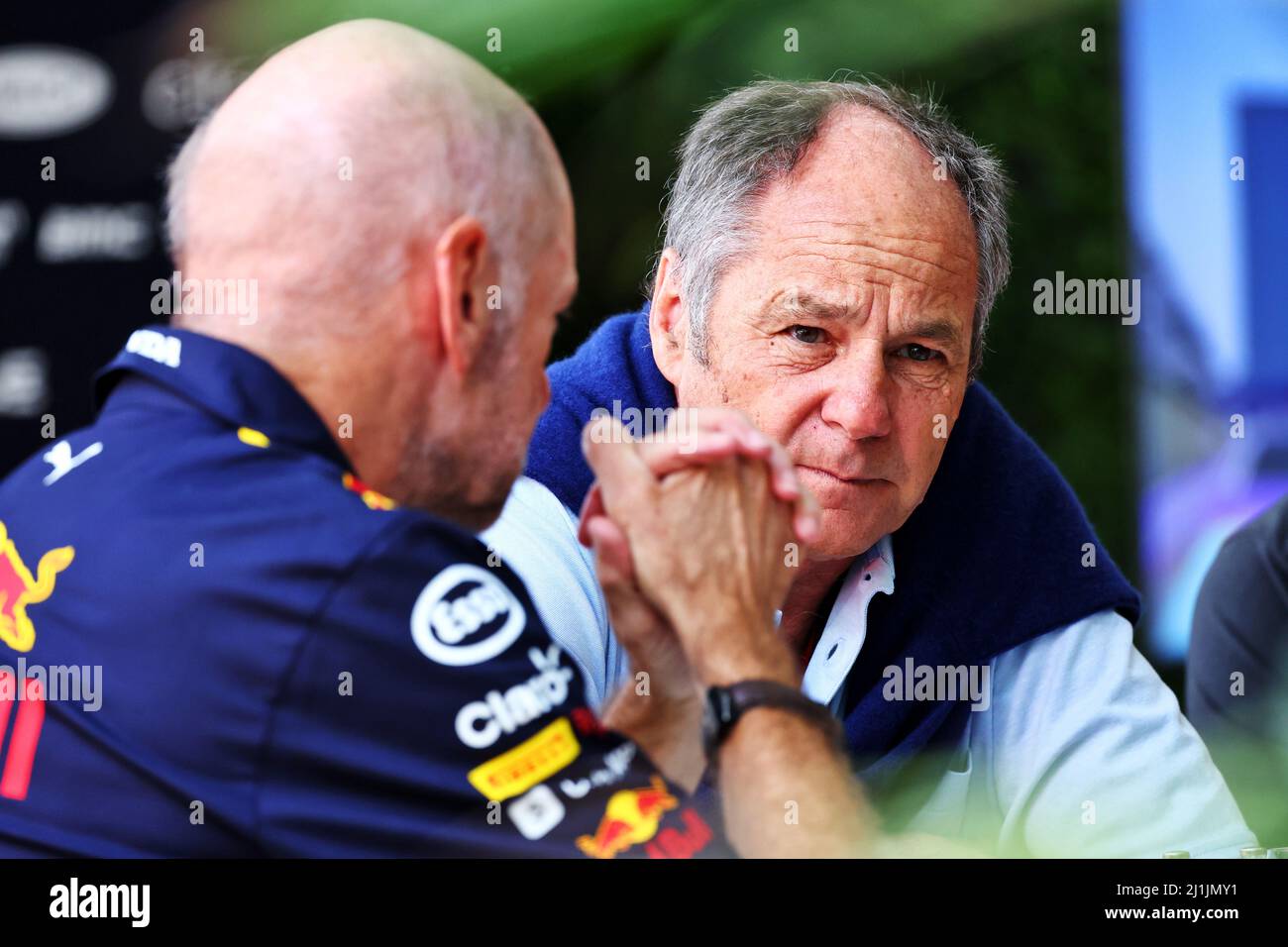 Djeddah, Arabie Saoudite. 26th mars 2022. Gerhard Berger (AUT) avec Adrian Newey (GBR) Directeur technique de Red Bull Racing. 26.03.2022. Championnat du monde de Formule 1, Rd 2, Grand Prix d'Arabie Saoudite, Jeddah, Arabie Saoudite, Journée de qualification. Le crédit photo doit être lu : images XPB/Press Association. Crédit : XPB Images Ltd/Alamy Live News Banque D'Images