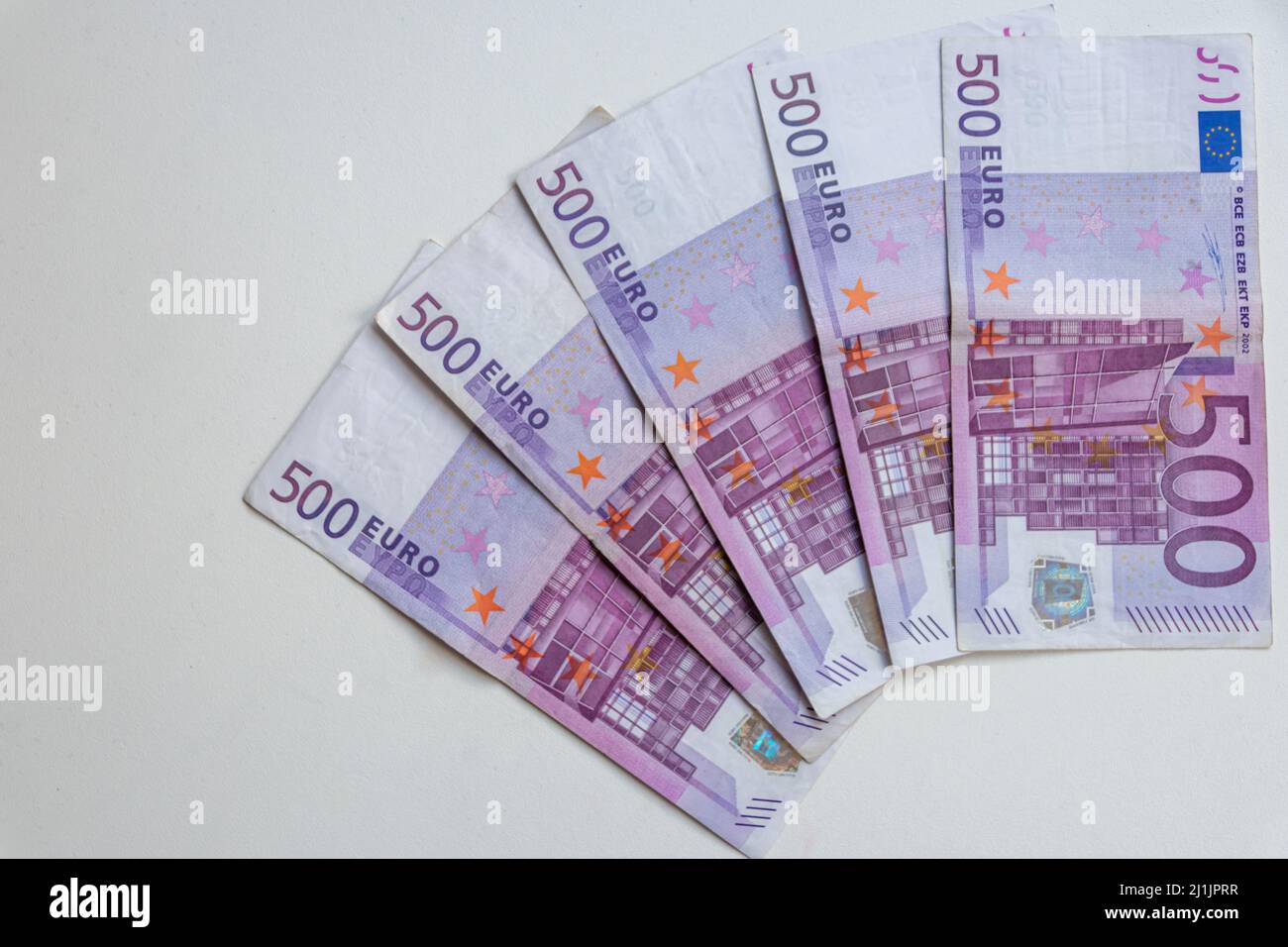 Lot de billets de banque européens de 500 euros pour le financement international de la foule ou la transaction financière pour montrer l'euro du commerce international et du marché financier Banque D'Images