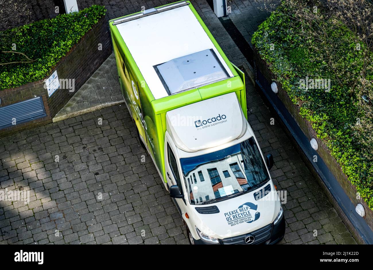 Epsom Surrey Londres, Royaume-Uni, mars 24 2022, Ocado Home Delivery Supermarket Service Van with No People Banque D'Images