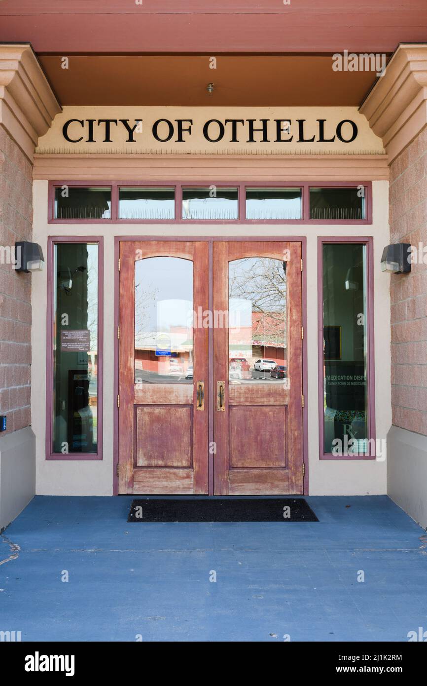 Othello, WA, États-Unis - 24 mars 2022 ; entrée au bâtiment de service public de la ville d'Othello dans la ville de l'est de Washington Banque D'Images