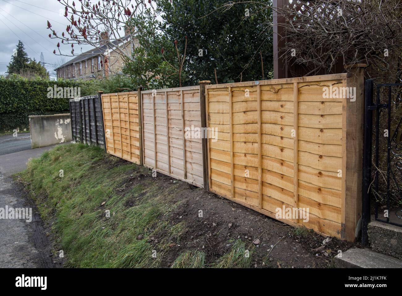 Clôtures en bois de remplacement pour jardin, Llanfoist, pays de Galles, Royaume-Uni Banque D'Images