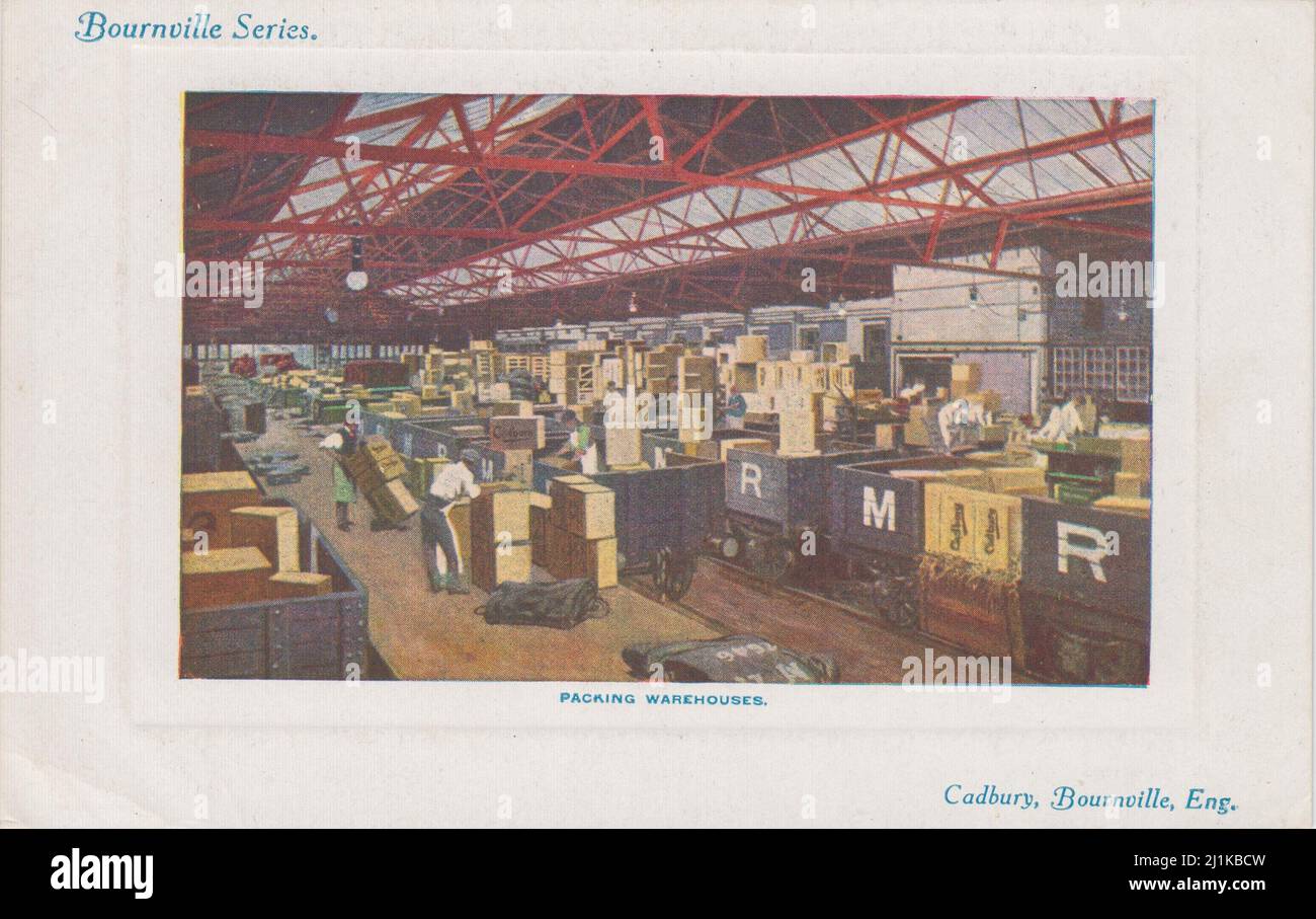 Entrepôts d'emballage, Cadbury, Bournville, Birmingham: Des hommes en entrepôt chargeant des caisses sur le train de fret, début 20th siècle Banque D'Images