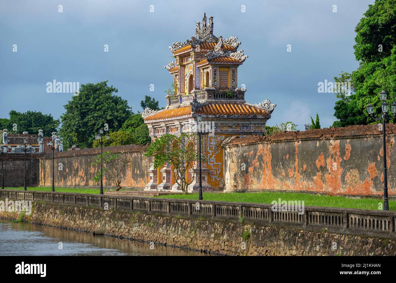 L'ancienne porte occidentale de la Cité pourpre interdite à Hue, au Vietnam Banque D'Images