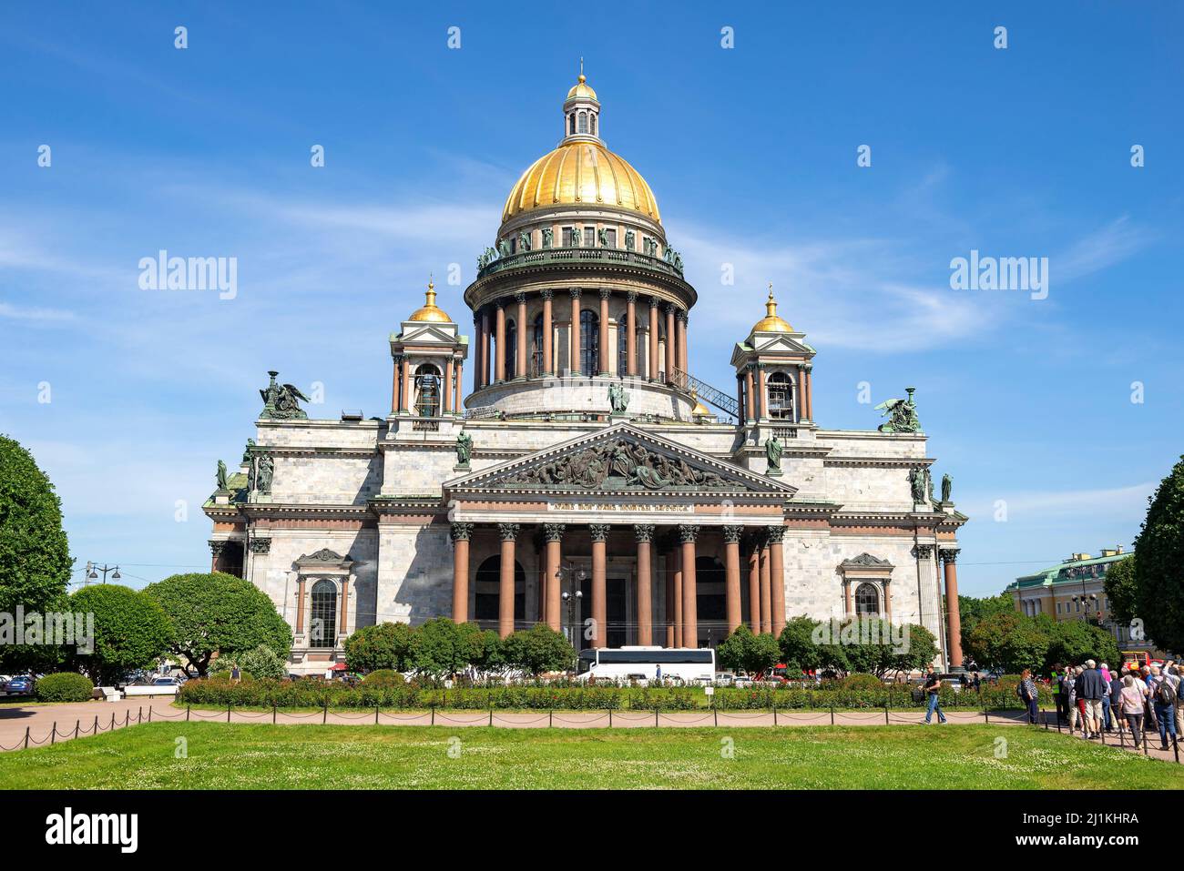 SAINT-PÉTERSBOURG, RUSSIE - 19 JUIN 2019 : vue sur la cathédrale Saint-Isaac par une belle journée d'été. Saint-Pétersbourg. Russie Banque D'Images