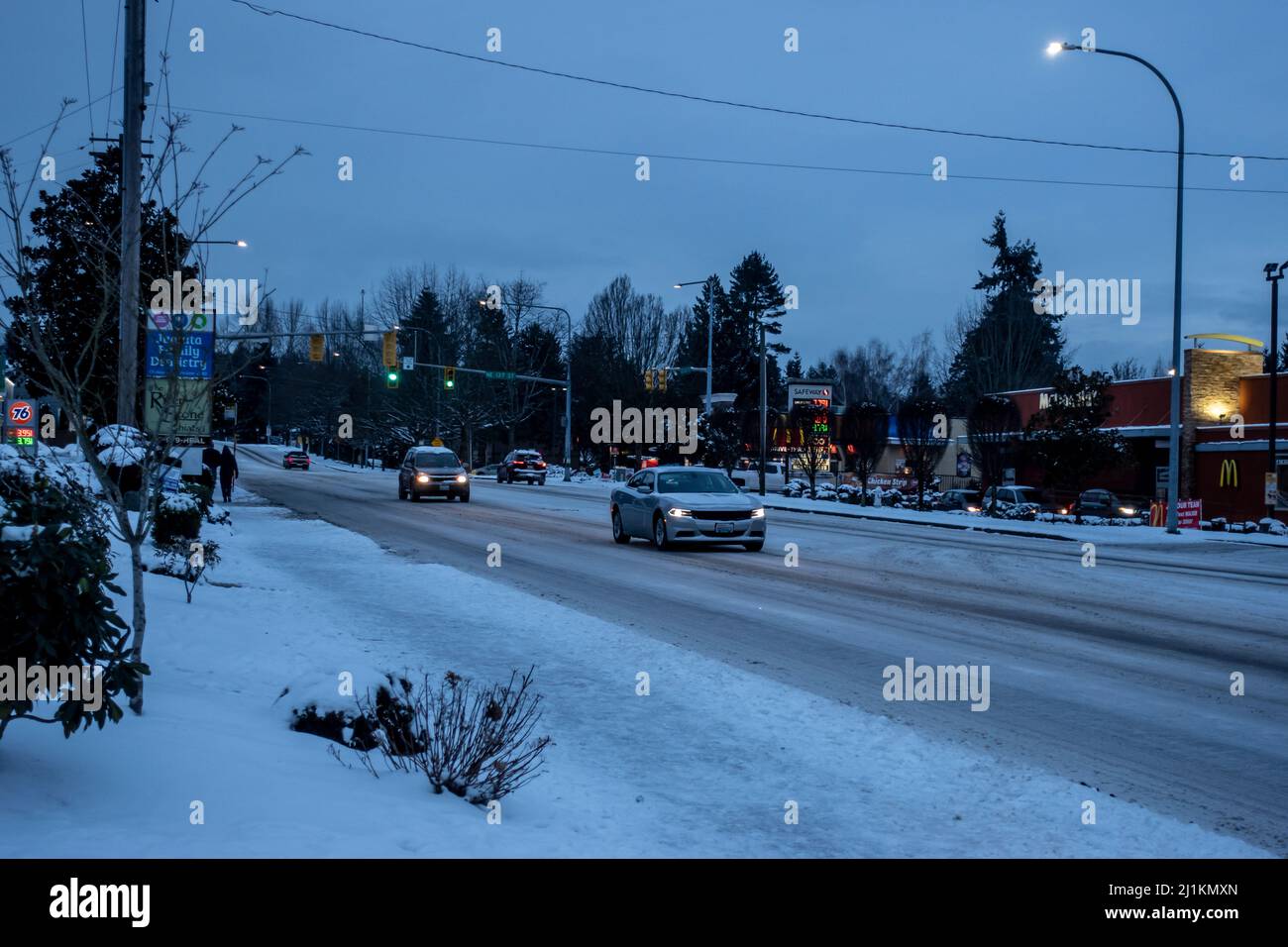 Kirkland, WA États-Unis - vers décembre 2021 : vue inclinée de la région de Kirkland/Juanita après une tempête de neige. Banque D'Images